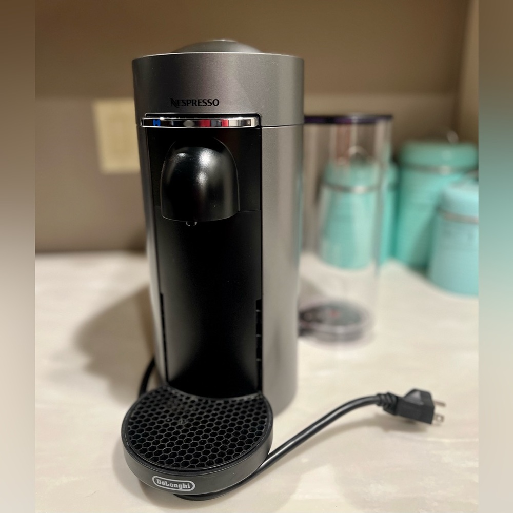 Nespresso Vertuo Delonghi Espresso Machine *WORKS BUT…..*